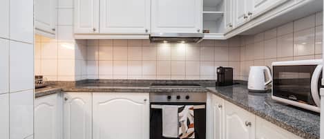 Fridge, microwave, oven, coffee/tea maker
