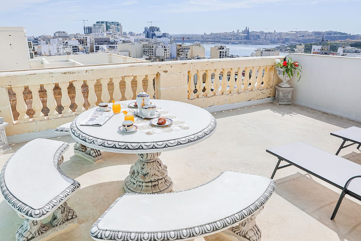 Apartment 4 | 1 dormitorio y espacio para trabajar con un portátil