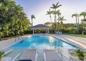 Una piscina cubierta