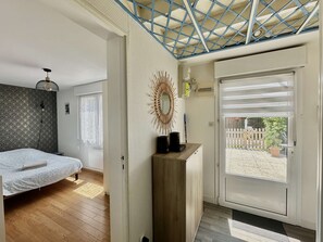 3 chambres, fer et planche à repasser, Wi-Fi, draps fournis