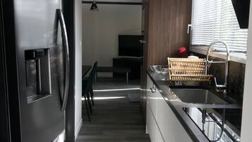 Micro-ondes, four, plaque de cuisson, lave-vaisselle