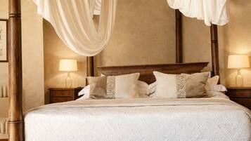 Superior suite | Luxe beddengoed, donzen dekbedden, een kluis op de kamer