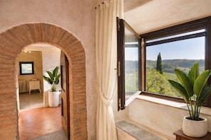 Suíte superior | Roupas de cama premium, edredons de pluma, cofres nos quartos