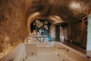 Romantic Suite | Premium bedding, down comforters, in-room safe, iron/ironing board - Torre Collevento Luxury Villa (Orvieto)