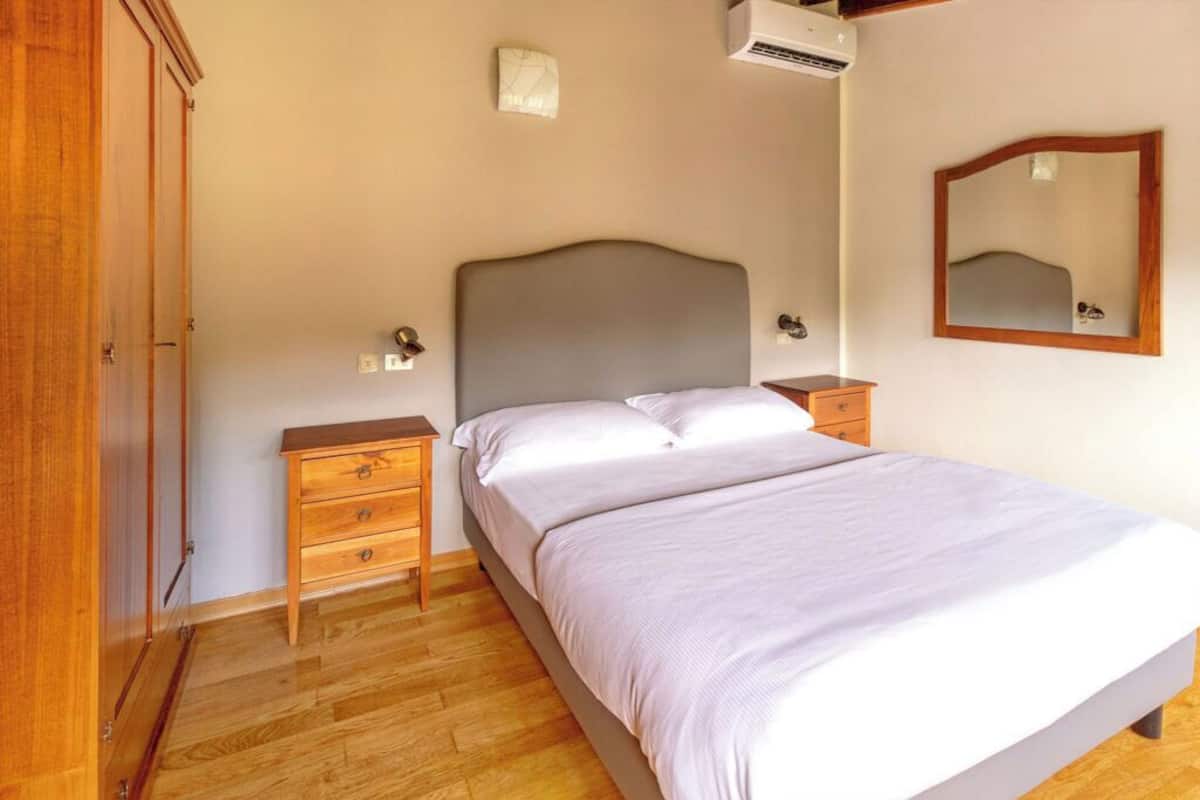 Desk, iron/ironing board, free WiFi, bed sheets