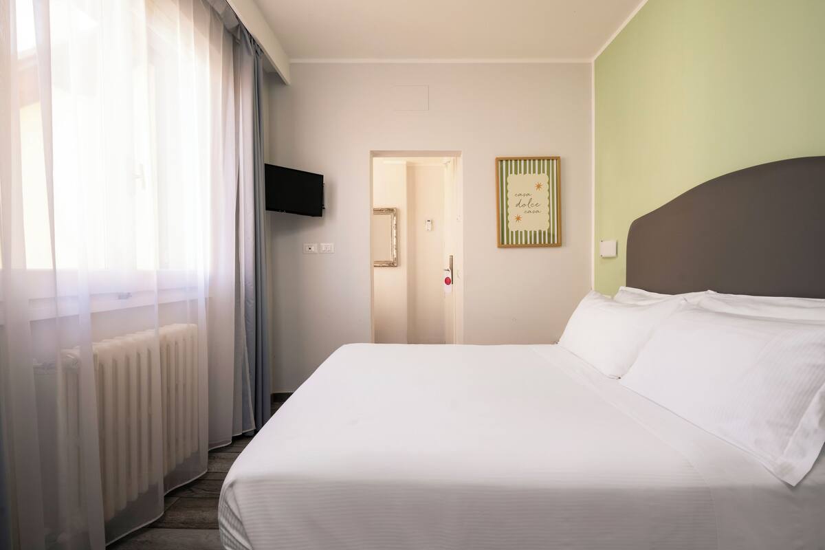 Standard Single Room | Desk, iron/ironing board (on request), WiFi (free), bed sheets