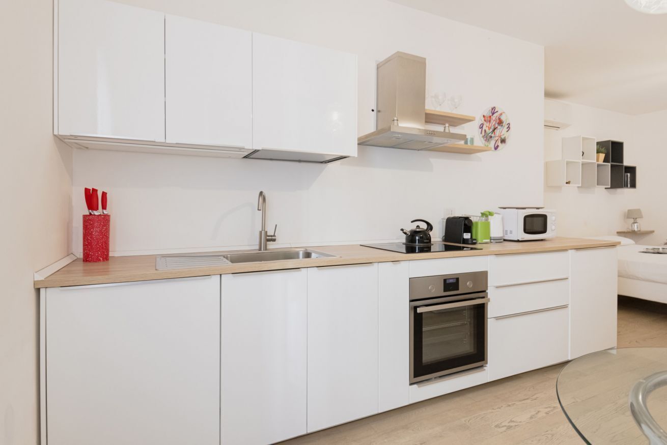 Fridge, oven, stovetop, dishwasher