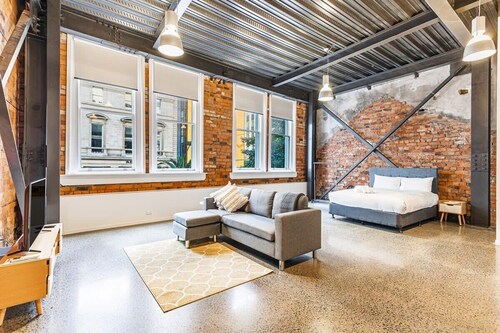 Modern Studio + Prime Location by Zodiak Stays