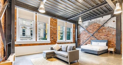 Modern Studio + Prime Location by Zodiak Stays