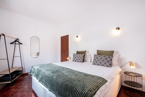 2 bedrooms, in-room safe, iron/ironing board, free WiFi