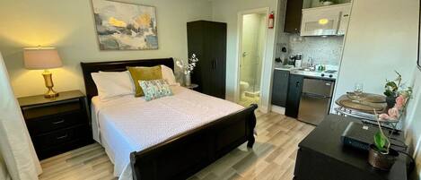 1 habitación, tabla de planchar con plancha, wifi y ropa de cama