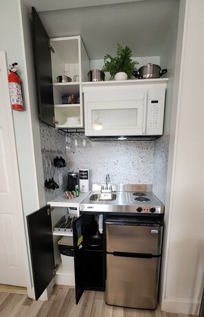 Refrigerador, microondas, horno y parrilla de estufa