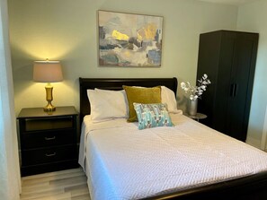 1 bedroom, iron/ironing board, WiFi, bed sheets - Location! Location! Lovely Studio in Orlando (Orlando)