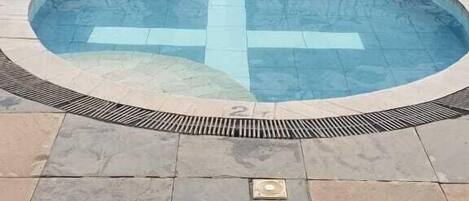 Kolam renang outdoor