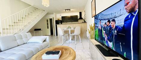 Smart TV, books, stereo