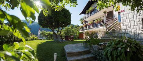 المنطقة المحيطة بالمنشأة