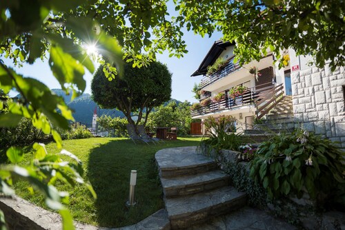 Hisa Taljat - two apartments with a swimming pool in the beautiful Most na Soci