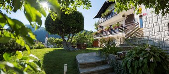 Hisa Taljat - two apartments with a swimming pool in the beautiful Most na Soci