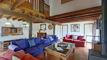 Televisie en een open haard