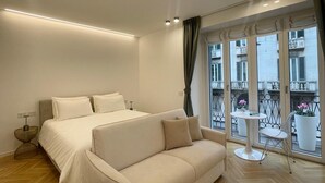 Living area - King deluxe room G Boutique Apartment in the heart of Milan San babila Milan design discrict (MILANO)