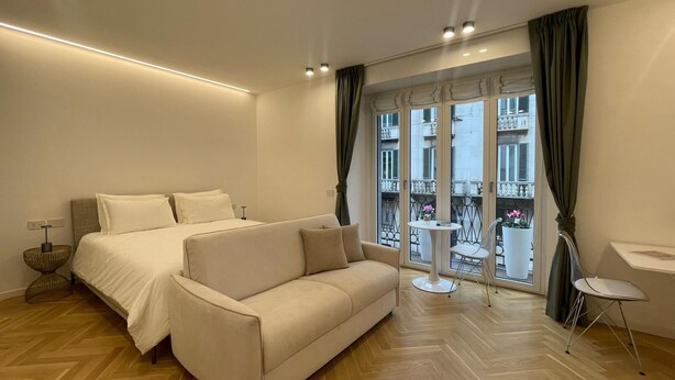 Living area - King deluxe room G Boutique Apartment in the heart of Milan San babila Milan design discrict (MILANO)
