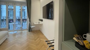 Interior - King deluxe room G Boutique Apartment in the heart of Milan San babila Milan design discrict (MILANO)