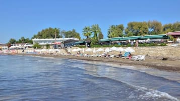 Beach nearby, sun loungers