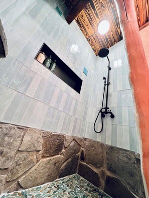 Shower, eco-friendly toiletries, hair dryer, towels - One-of-A-Kind: Handmade Glass Bottle & Cedar Cabin (Marion County)