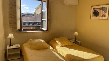 2 chambres, fer et planche à repasser, Wi-Fi, draps fournis