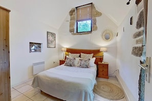 1 habitación, tabla de planchar con plancha, wifi gratis y ropa de cama 