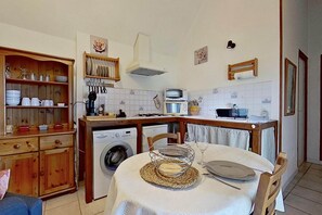 Fridge, microwave, oven, dishwasher - Gite 2 people - “La Sarriette” (Gramat)