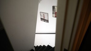 A staircase with a view of a bridge and a red telephone booth. - Family-sized apartments to spend quality time in Guimarães. (Guimarães)