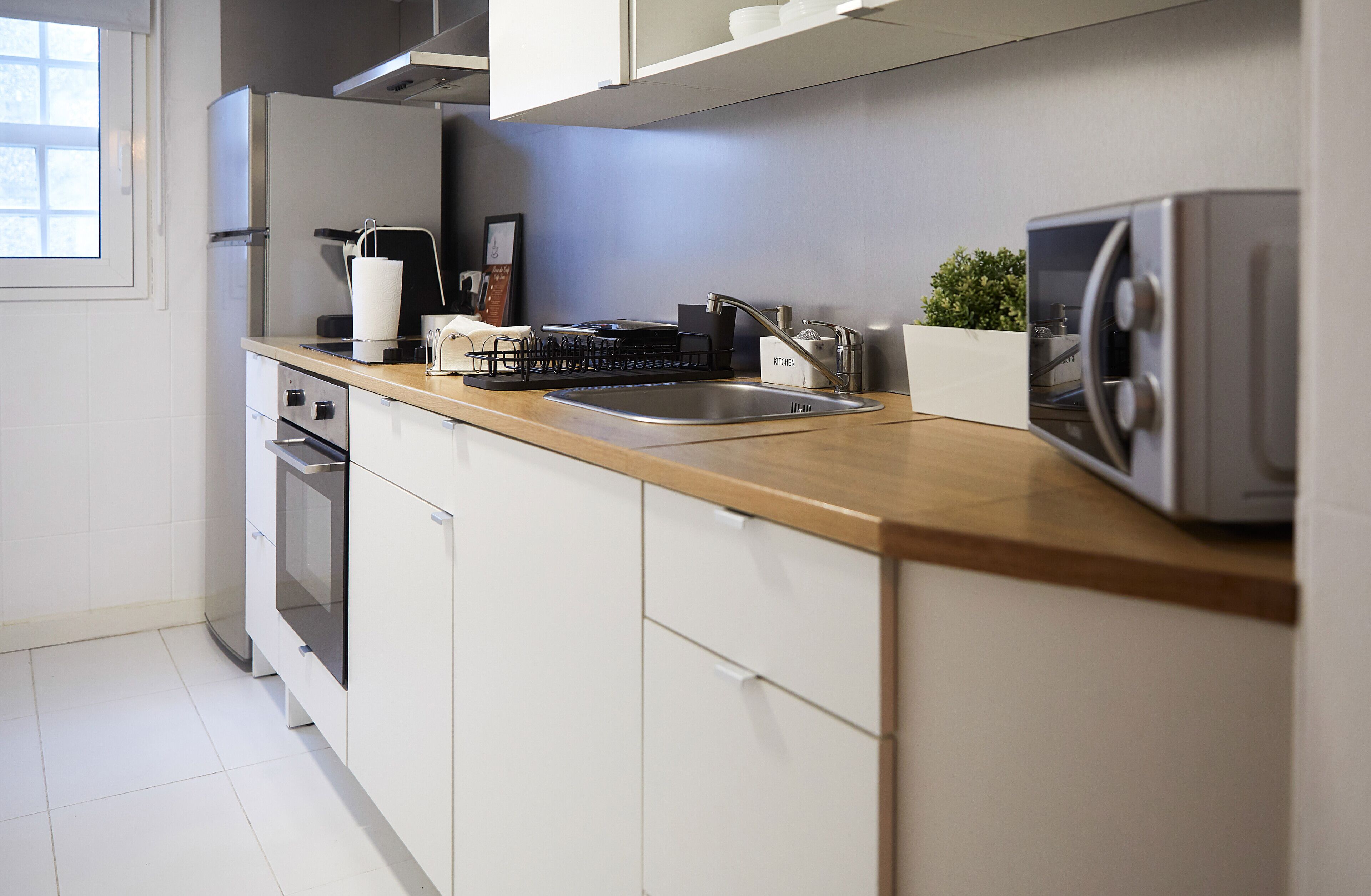 Refrigerador, microondas, horno y parrilla de estufa 