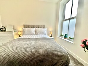 2 chambres, fer et planche à repasser, Wi-Fi gratuit, draps fournis