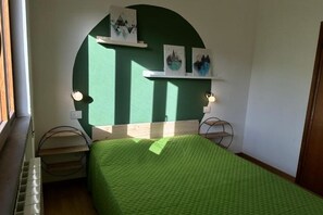 3 bedrooms, travel crib, free WiFi, bed sheets - Hydrangea vacation home with pool and garden (Bagni di Lucca)