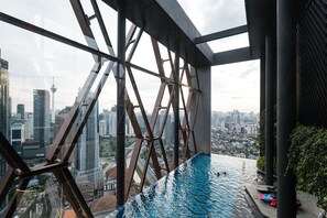 Outdoor pool, sun loungers - KLCC Modern Musical Sty 5Pax Scarletz Suite (Kuala Lumpur)