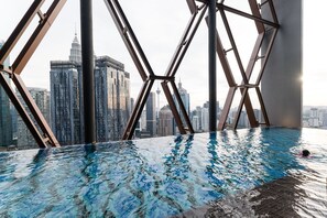 Outdoor pool, sun loungers - KLCC Modern Musical Sty 5Pax Scarletz Suite (Kuala Lumpur)