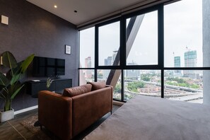 Deluxe Apartment | Living area | 50-inch flat-screen TV with premium channels - KLCC Modern Musical Sty 5Pax Scarletz Suite (Kuala Lumpur)