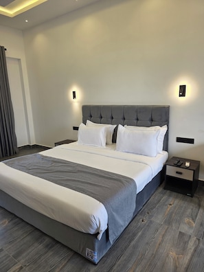 Luxury Double Room, 1 King Bed | Desk, laptop workspace, soundproofing, iron/ironing board - Avonil Resort  Yala (Thissamaharama)