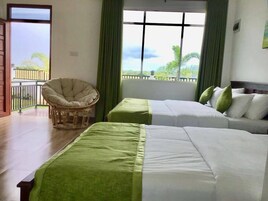 Deluxe Triple Room | Soundproofing, iron/ironing board, free WiFi