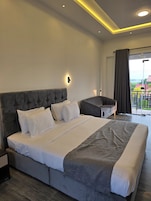 Luxury-Doppelzimmer, 1 King-Bett | Schreibtisch, laptopgeeigneter Arbeitsplatz, schallisolierte Zimmer