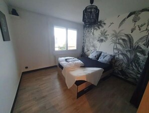 1 chambre, fer et planche à repasser, Wi-Fi gratuit, draps fournis