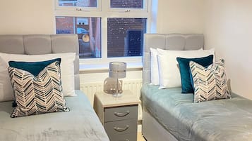 4 bedrooms, iron/ironing board, WiFi, bed sheets