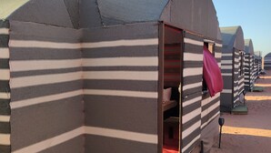 パノラミック テント | 20 室のベッドルーム、防音設備、客室ごとに異なるインテリア