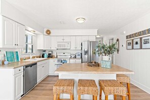 Réfrigérateur, micro-ondes, four, lave-vaisselle