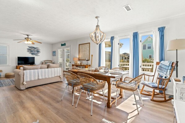 TV, DVD player - Dunebug Cottage / 319 Sandpiper Lane - Beautiful Single Level Dune Home (Holden Beach)