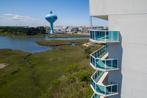 Property grounds - Beautiful Bayfront Condo with Stunning View and Pool (Ocean City)