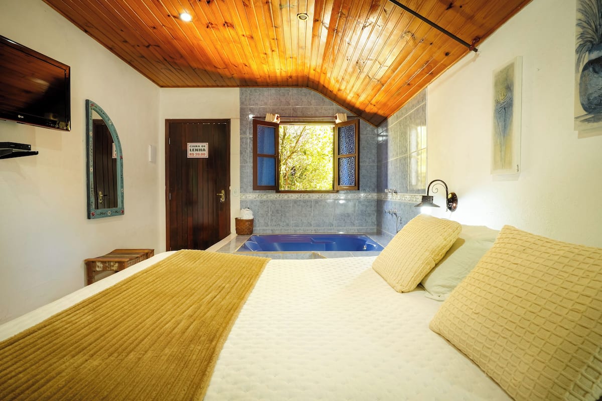Deluxe Room, Jetted Tub | Free WiFi