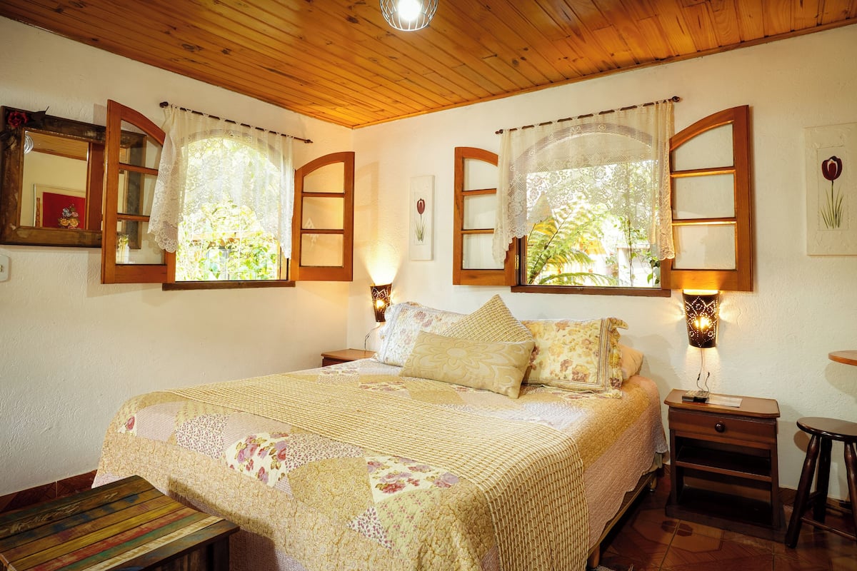 Honeymoon Room, Jetted Tub