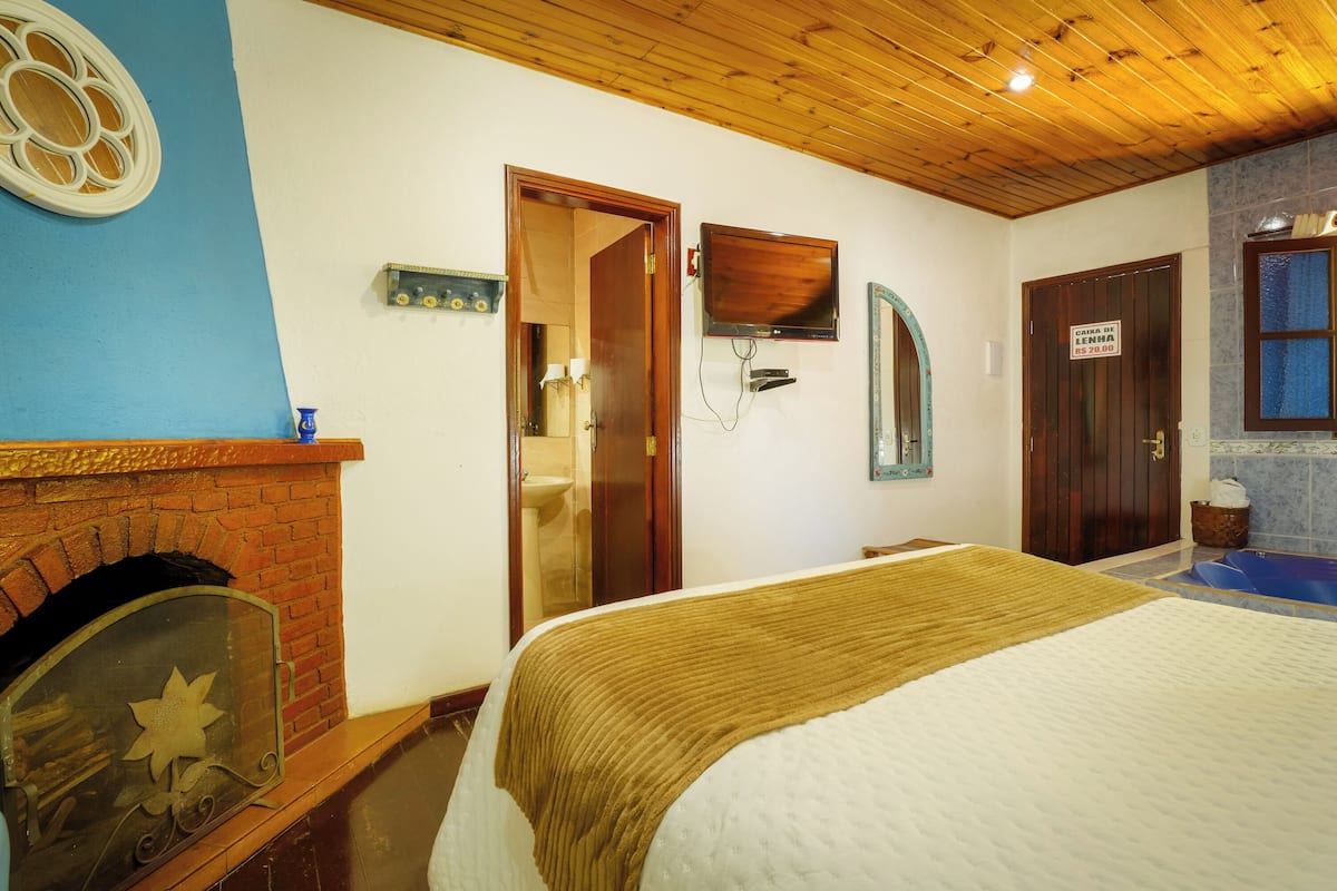 Deluxe Room, Jetted Tub